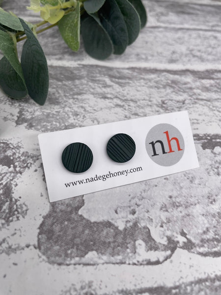 Stud earrings by Nadege Honey