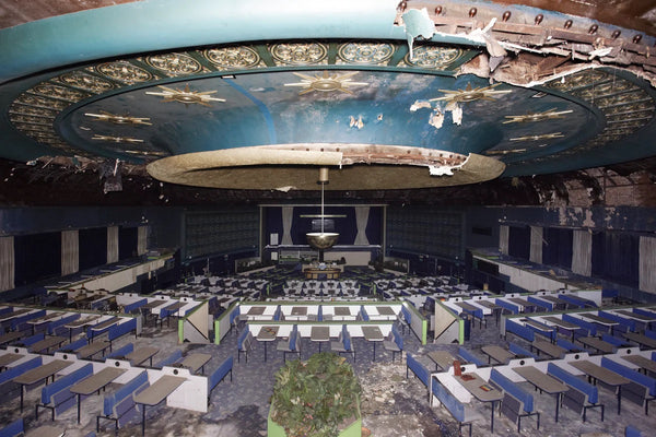 The Final Curtain - Darren Holden