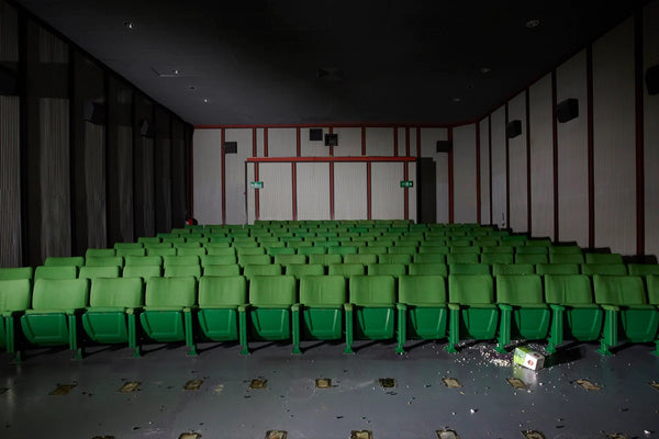 The Final Curtain - Darren Holden